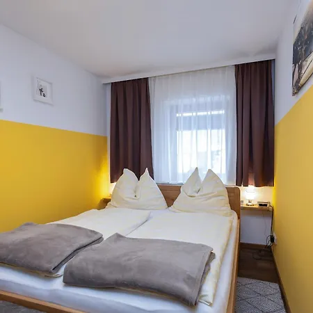 Schlosser Apartment *